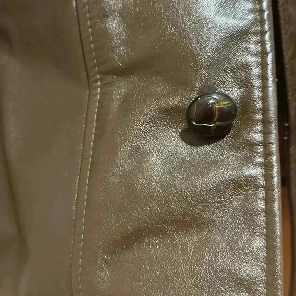 Vintage leather coat with zip out faux fur lining. Size 40. - Picture 5 of 11